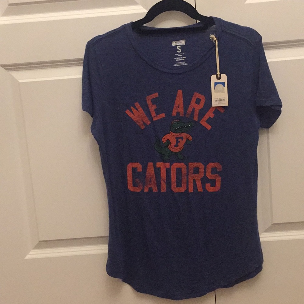 Gator tee